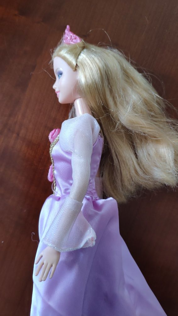 Barbie królowa, księżniczka z roku 1999! od Mattel