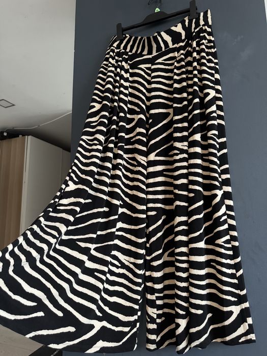 Szwedy dzwony bardzo szerokie spodnie materiałowe we wzór zebry