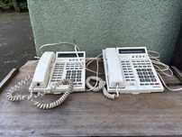 Dwa retro telefony stacjonarne