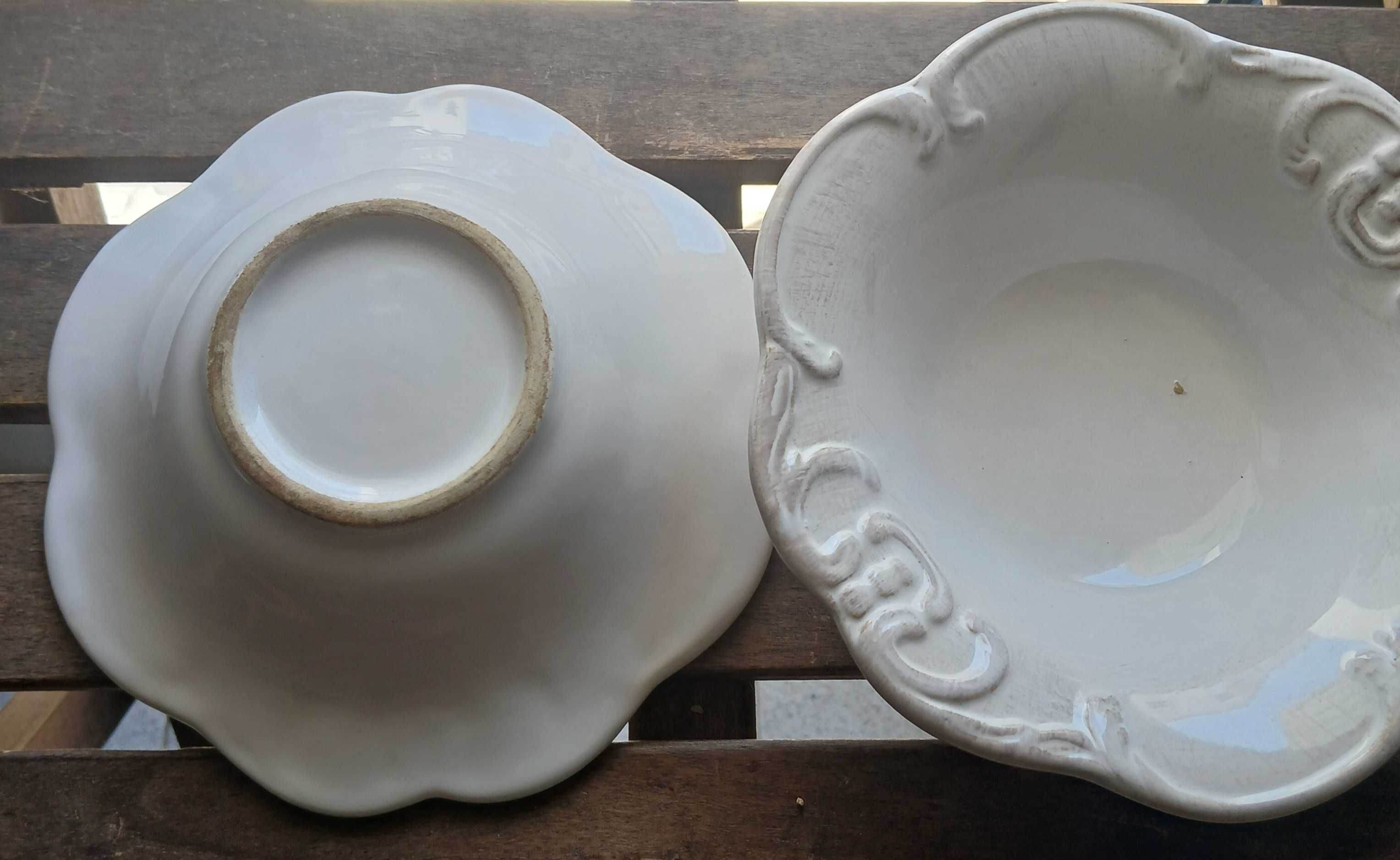 2 Tigelas anos 70 com relevo (17,5cm cada)