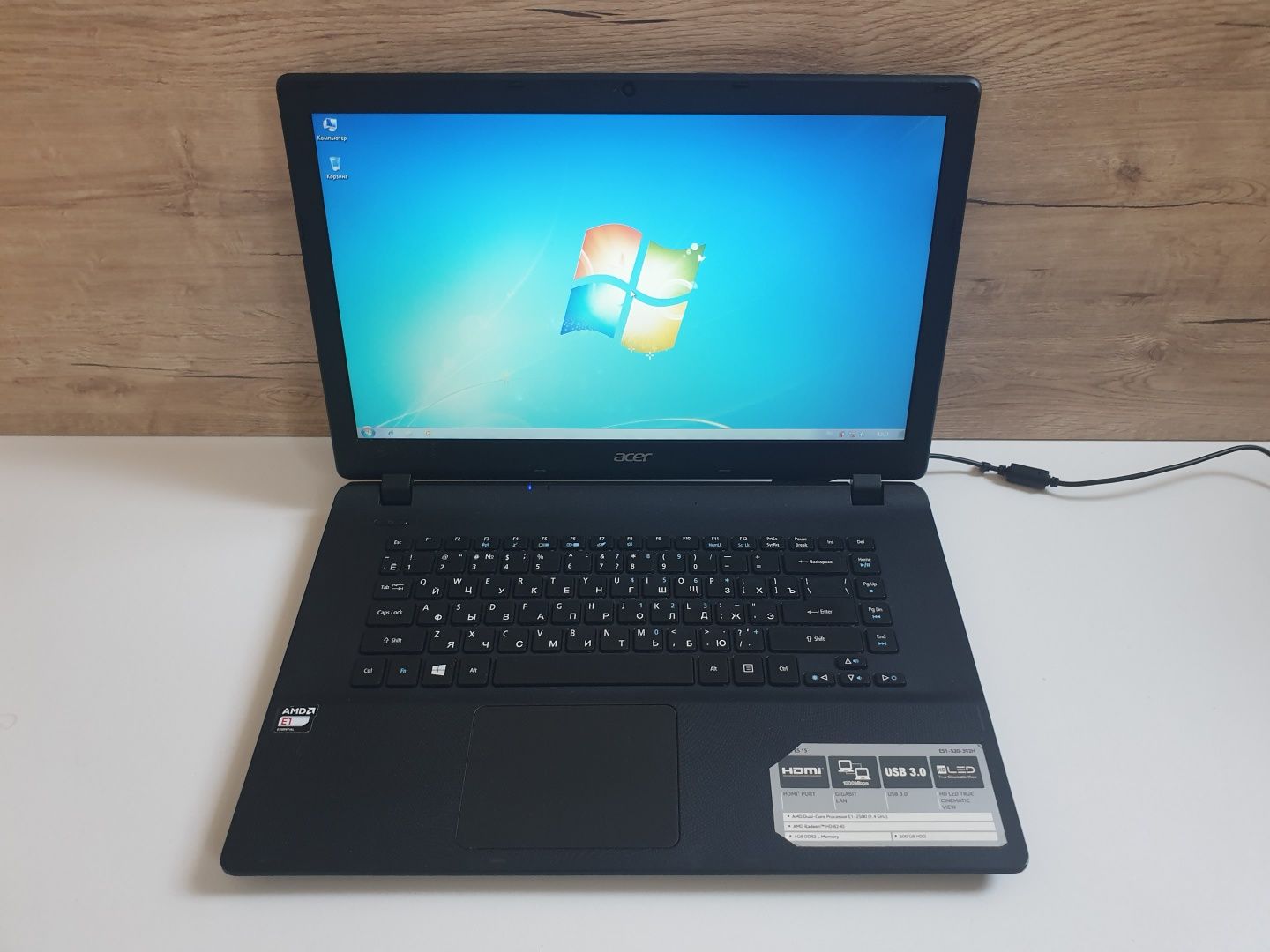 Ноутбук Acer es1 520 / AMD / 4GB DDR3 / 320GB
