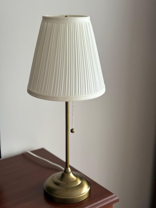 Lampa ozdobna na komodę