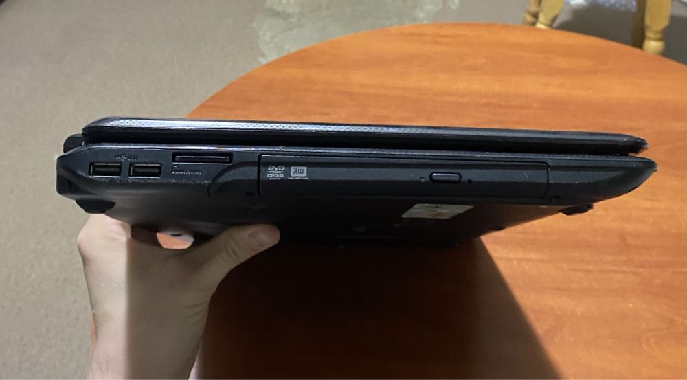 Ноутбук Asus X70I 17" 4GB RAM/300GB HDD! N2670