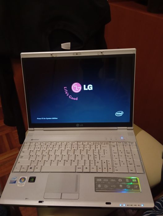 Portátil em bom funcionamento LG
