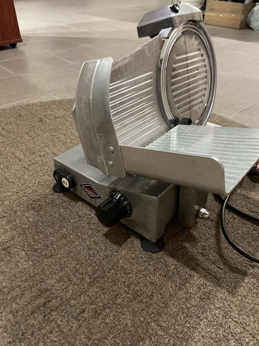 Слайсоріз,машина для нарізання слайсів,слайсер