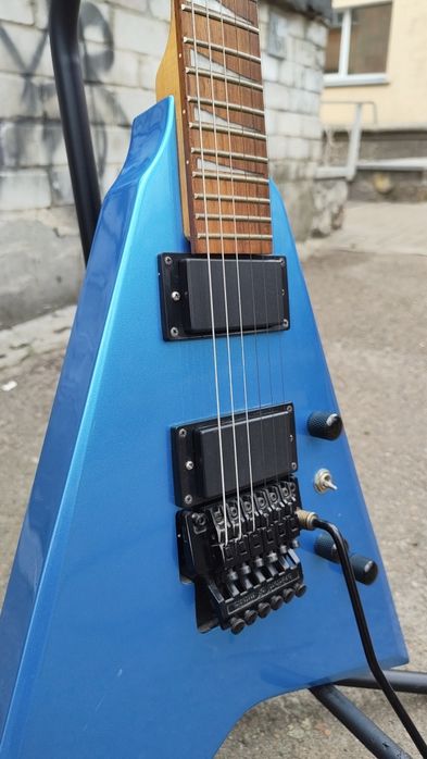 Електрогітара Conquest Flying V, floyd-брідж 2 хамбакера