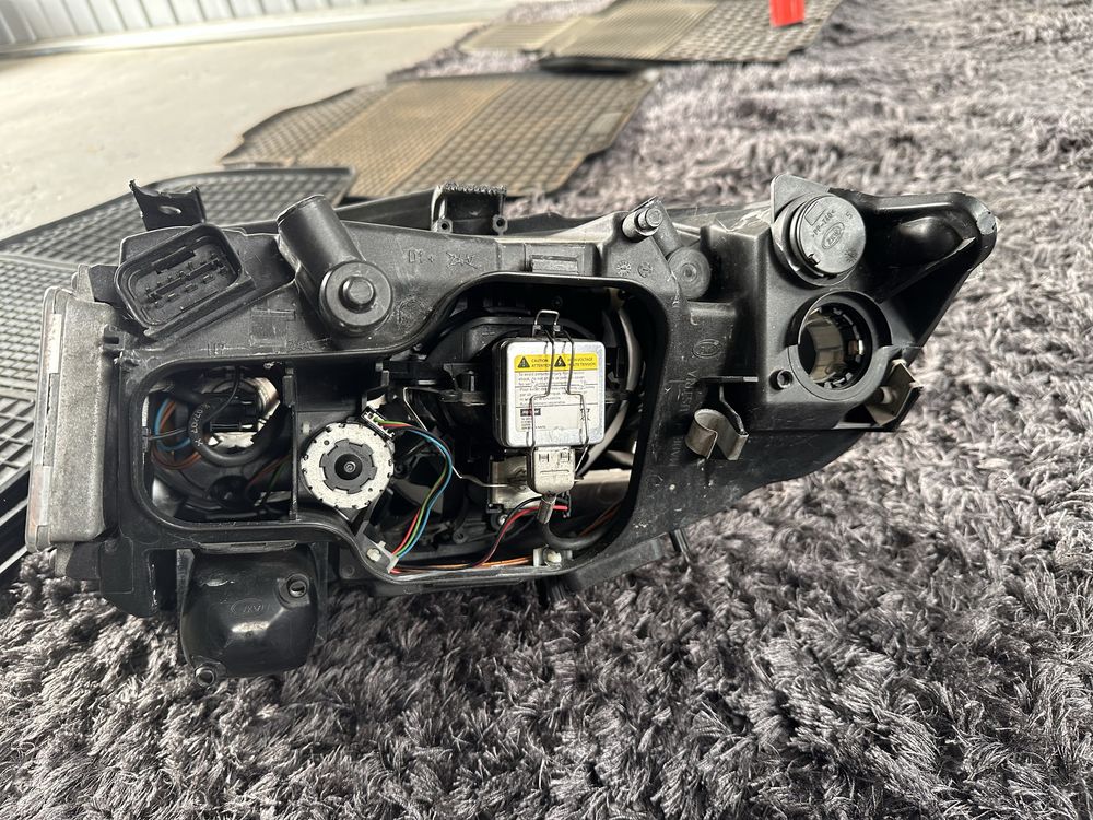 Lampa Xenon Prawa BMW E90 Sedan Sprawna