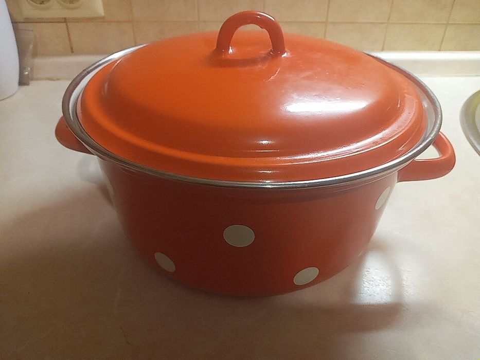 Продам кастрюлю эмаль времен ссср.