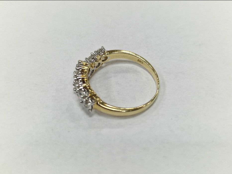 Złoty pierścionek damski/ 585/ 2.49 gram/ R12/ Cyrkonie