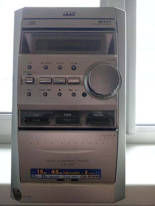 Музичний центр JVC з мощними колонками