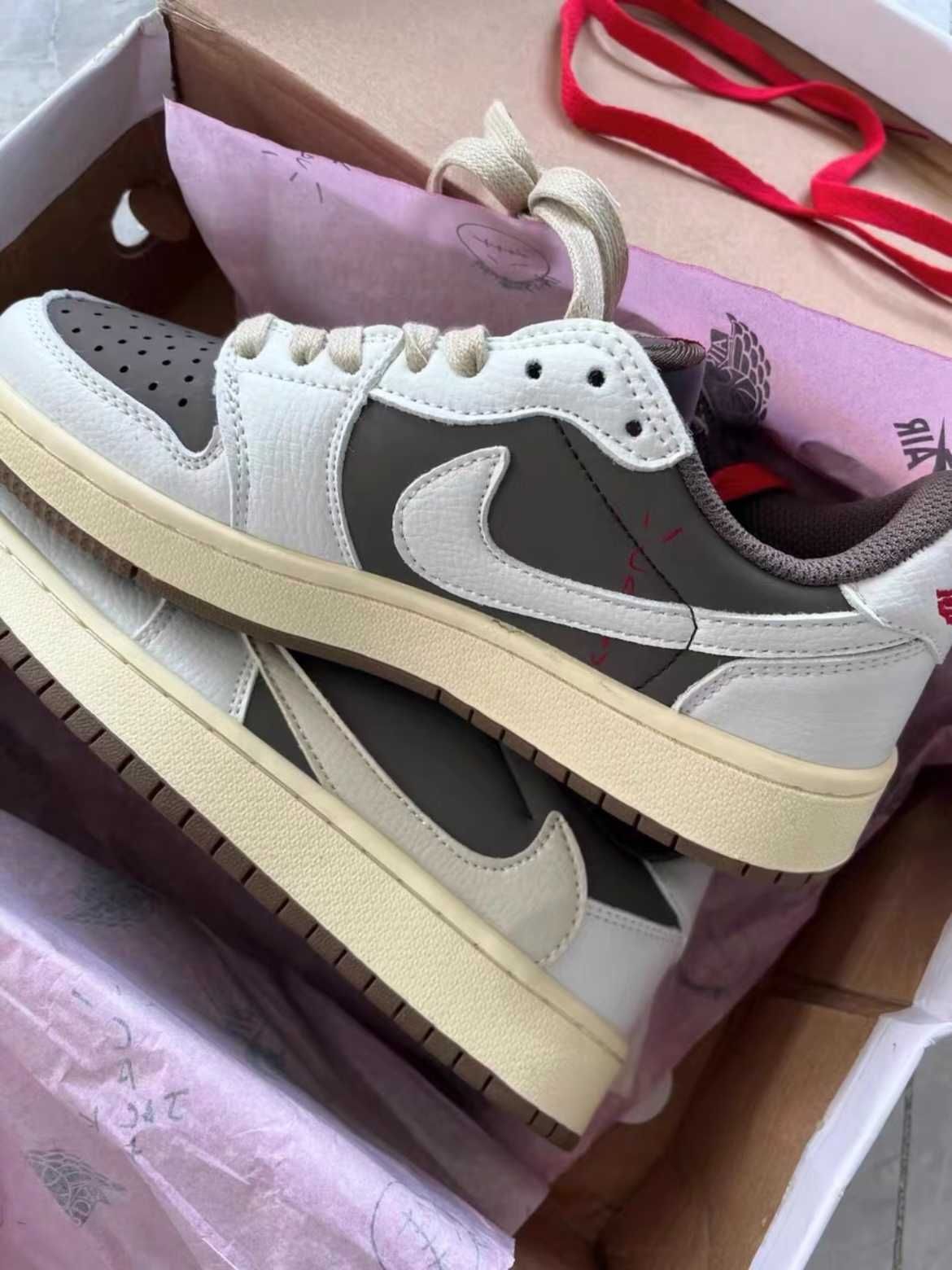 Buty Nike Retro Low OG SP / jordan 1/Mocha / Travis Scott R.40