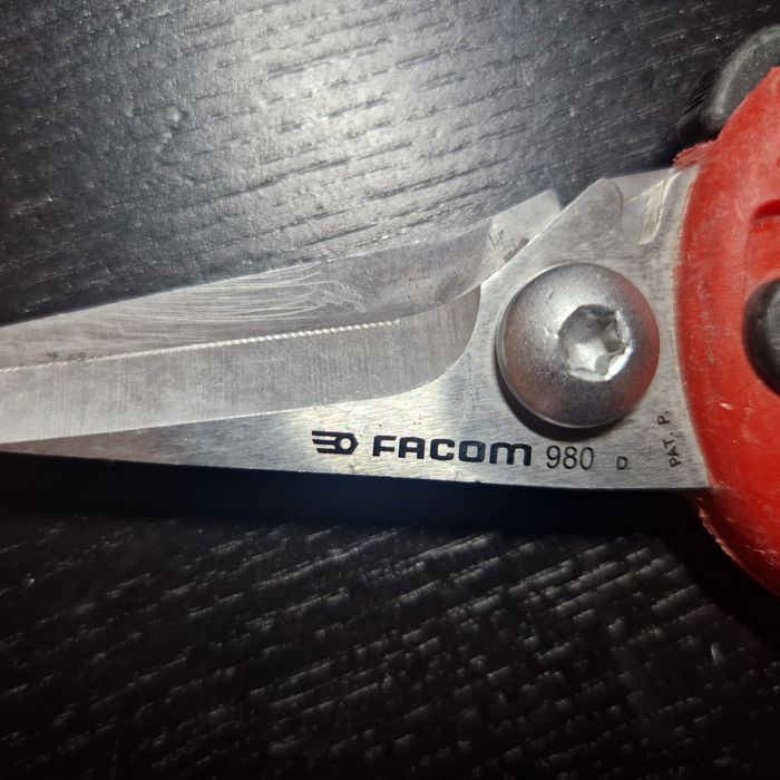 Tesoura cortar cabos  elecrticos nova Facom