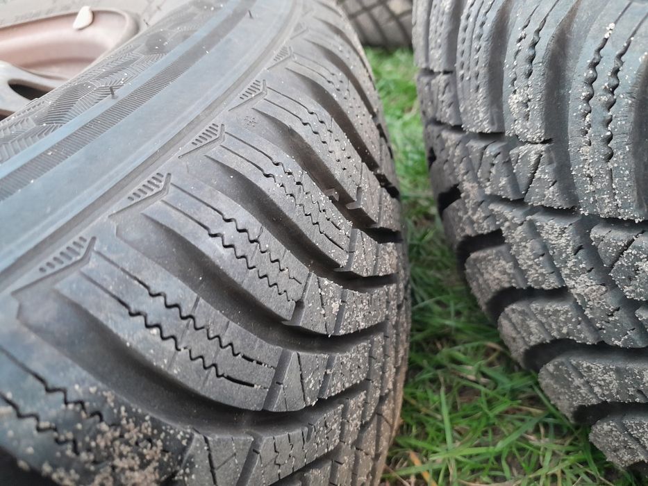 Oryg. koła 195/65/15 5x112 Golf V opony zima 22r.