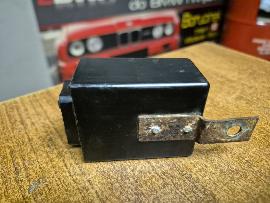 BMW E24 E23 E21 E12 Przekaźnik Spryskiwaczy Reflektorów Lamp Przednich