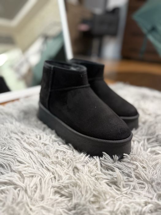 Продам зимові уггі