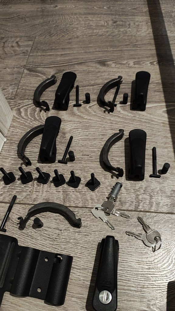 Bagażnik dachowy Thule: Evo Clamp, SquareBar, FreeRide