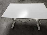 Secretária Elevatória IKEA TROTTEN – 120x70 cm com tomada embutida