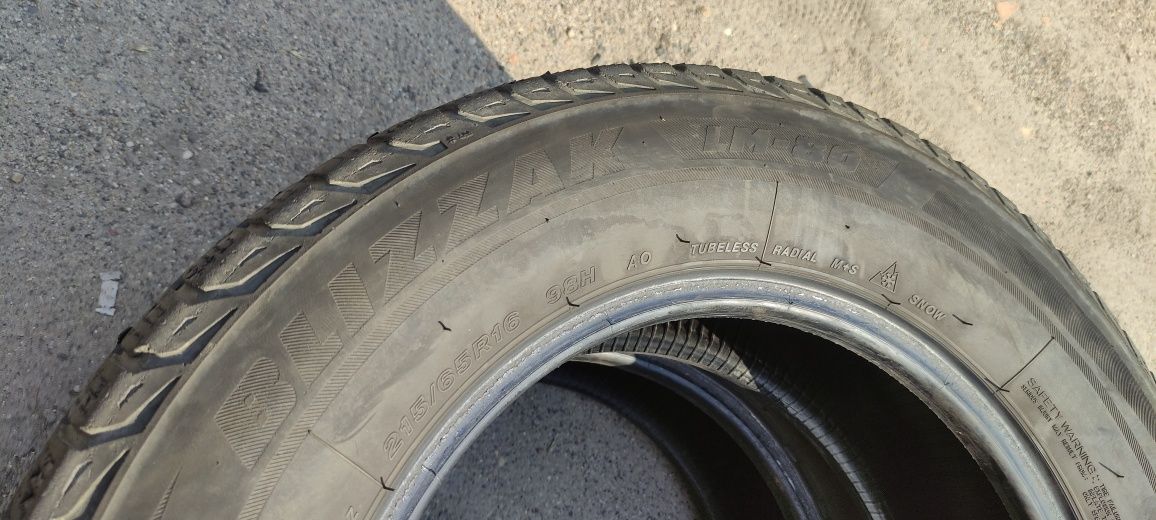 Opony zimowe z 2017r 215/65/16 Bridgestone PN