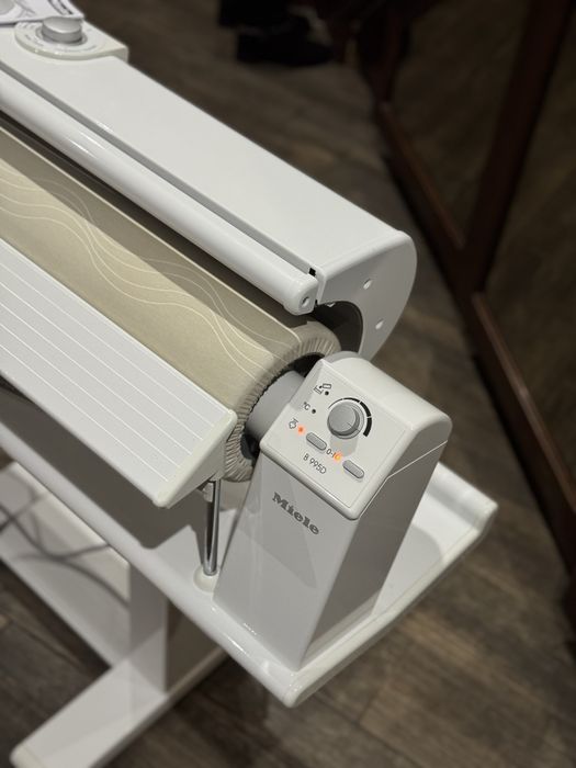 прасувальний каток Miele B995D – професійна якість прасування