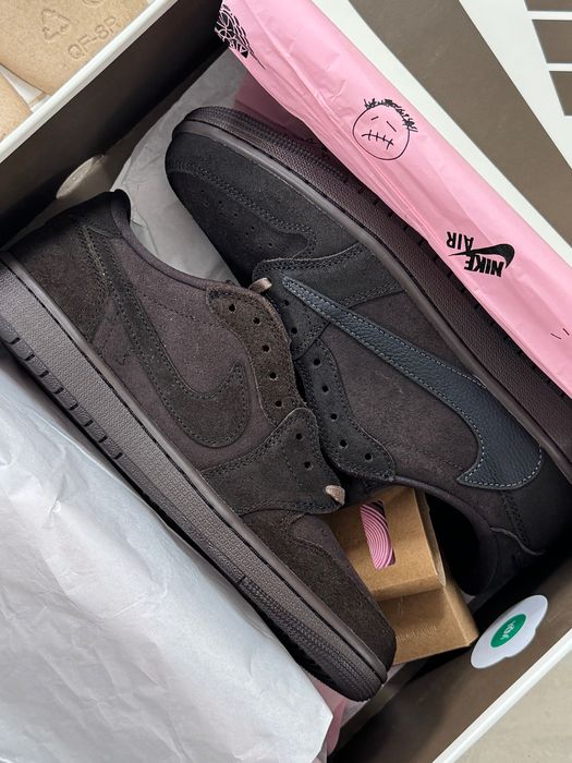 Air Jordan 1 Retro Low OG SP
× Travis Scott Velvet Brown