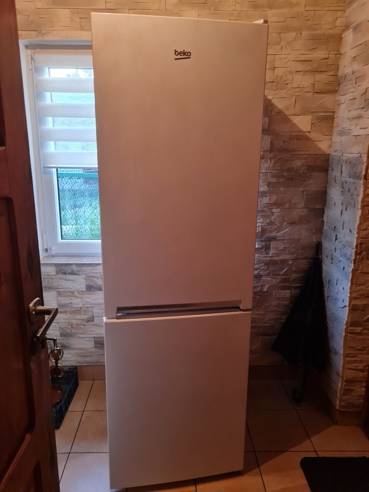 Lodówka BEKO RCNA366I30W A++ 185cm No Frost biała