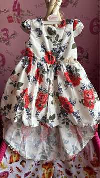 Плаття з квітковим принтом та шлейфом для дівчинки