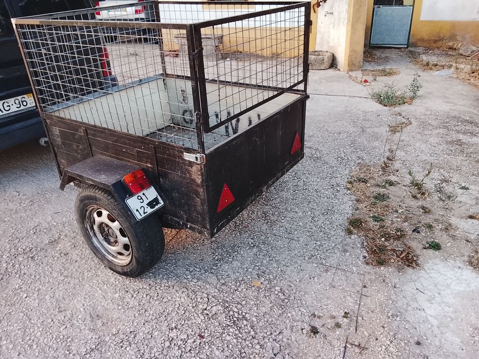 Reboque de carga e animais