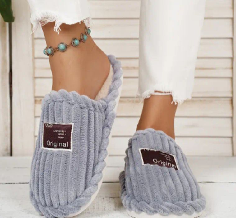 Жіночі красиві тапочки