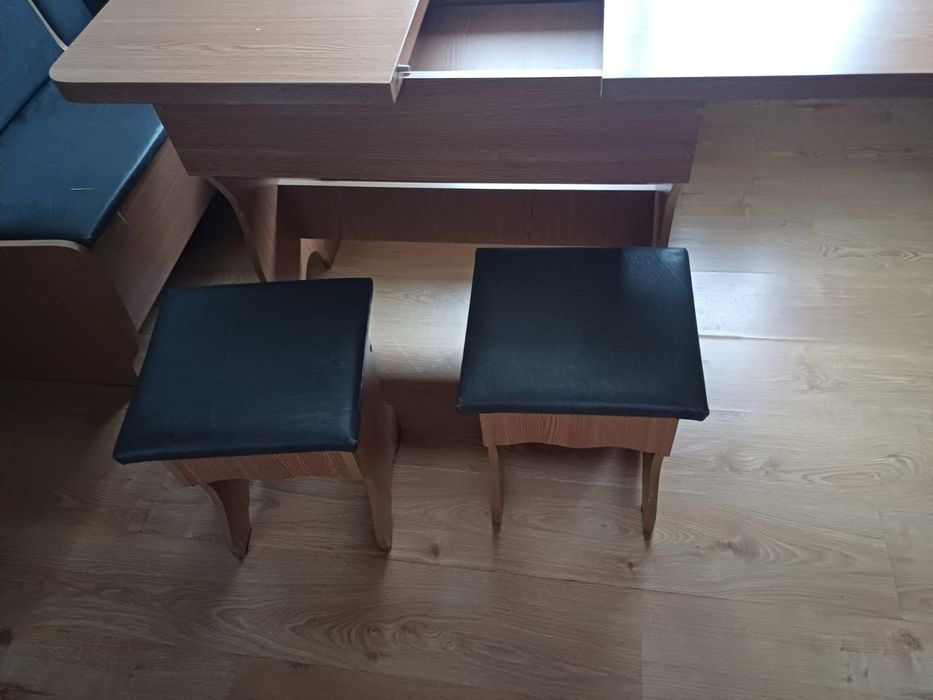 Кухонний куточок+стіл+2 табурети