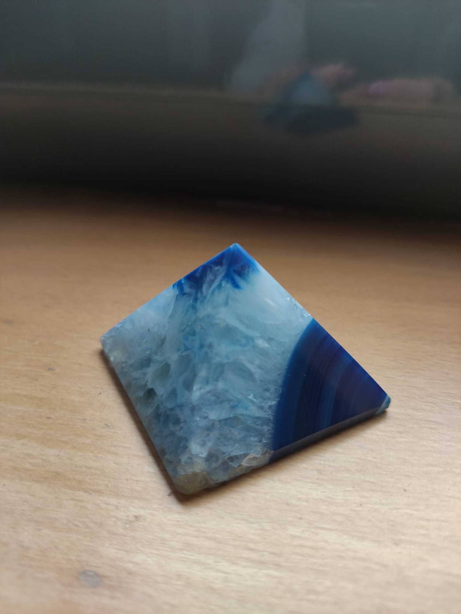 Pirâmide de ágata azul