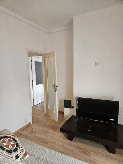 Quarto para arrendar a estudante. Casa e cozinha totalmente equipadas