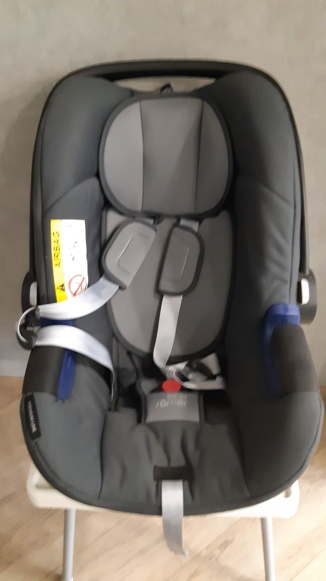 Автокресло Britax Römer BABY-SAFE2 i-SIZE Storm Grey