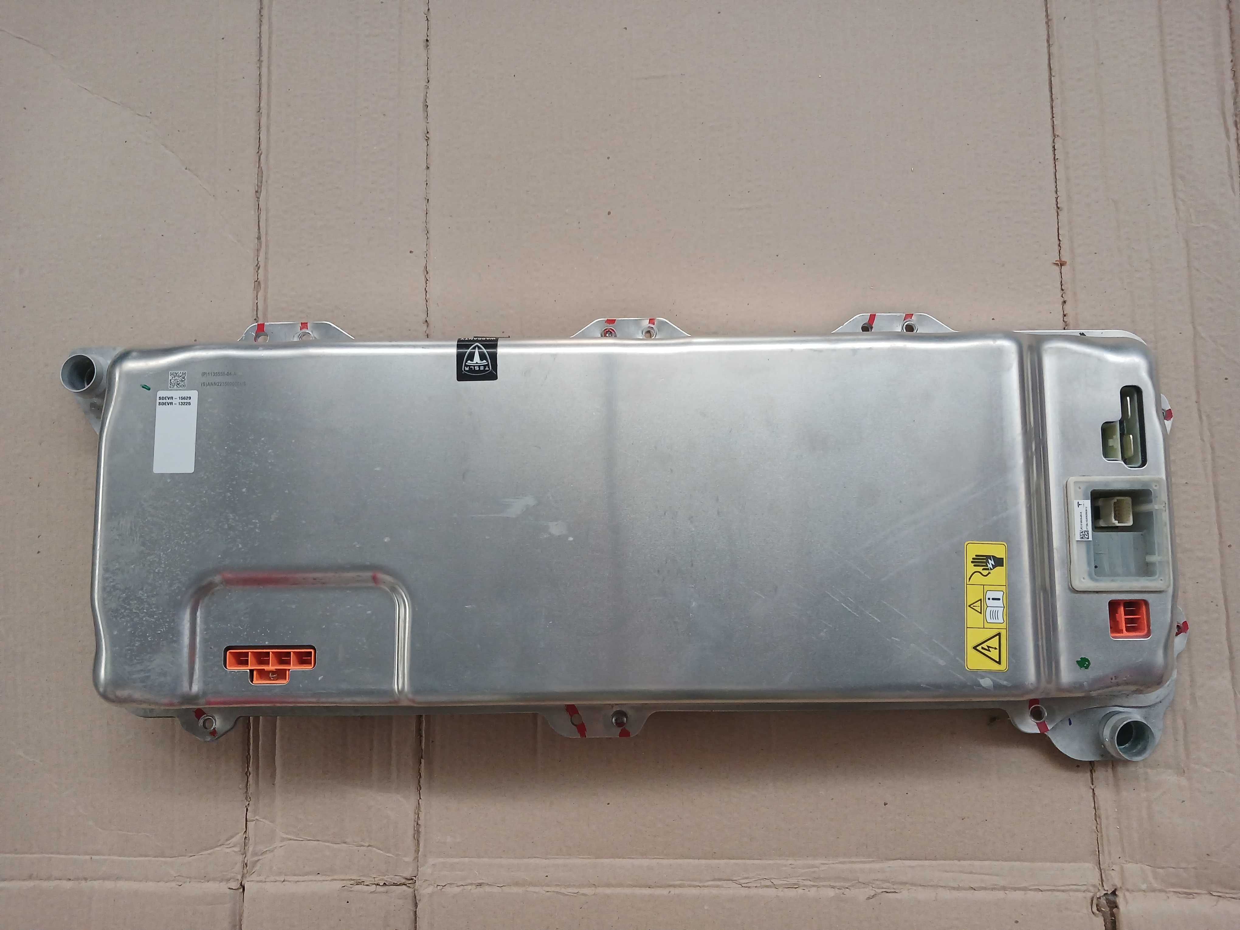 Перетворювач charger Tesla 1135558