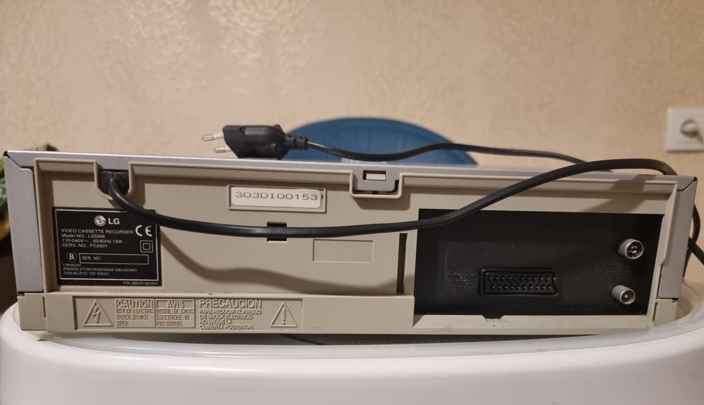 Відеомагнітофон LG