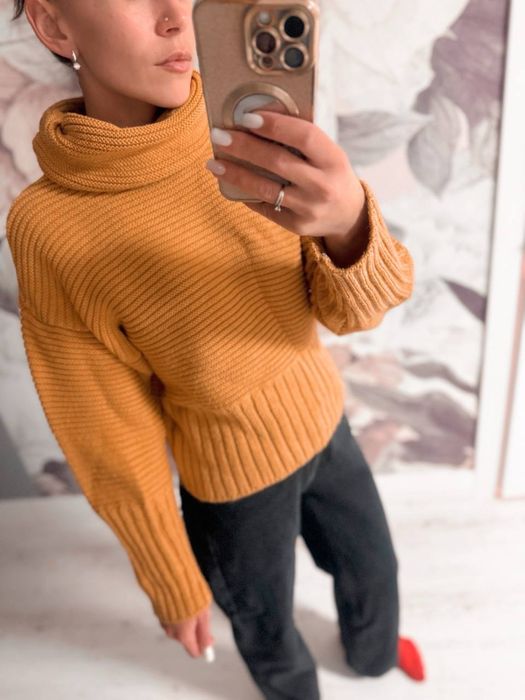 Светр під горло теплий
