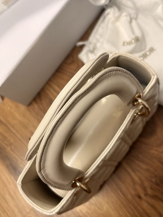 Piekna torebka Kremowa