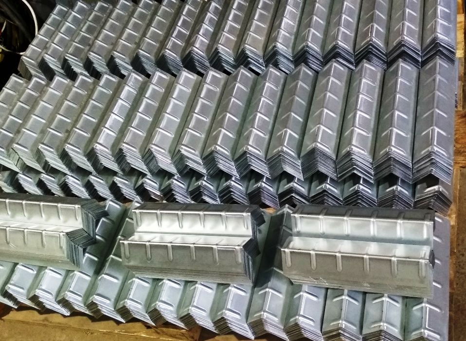 skrzyniopalety narożniki do skrzyniopalet kątowniki metalowe z otworam