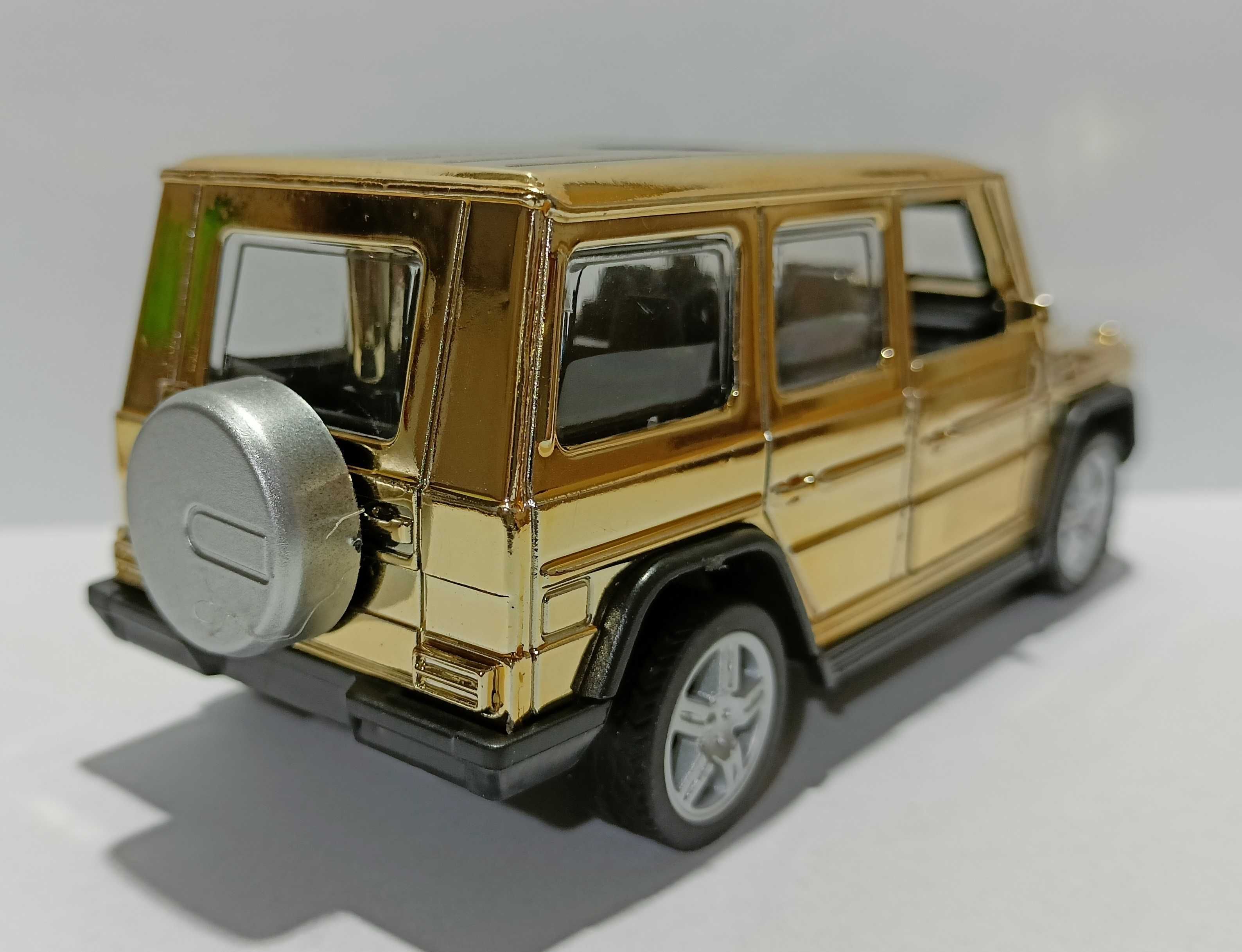 Model samochodu Mercedes G klasa G63 1:36 złoty