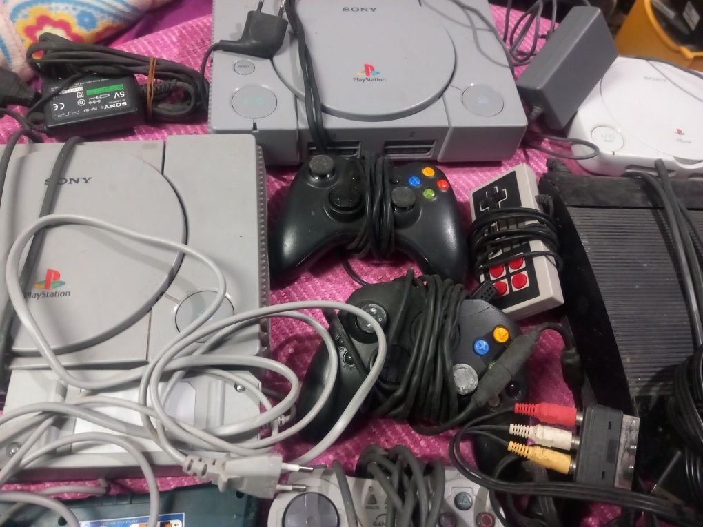 Lote de consolas e comandos