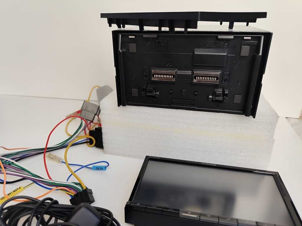 Alpine INE-W977BT Hi-END