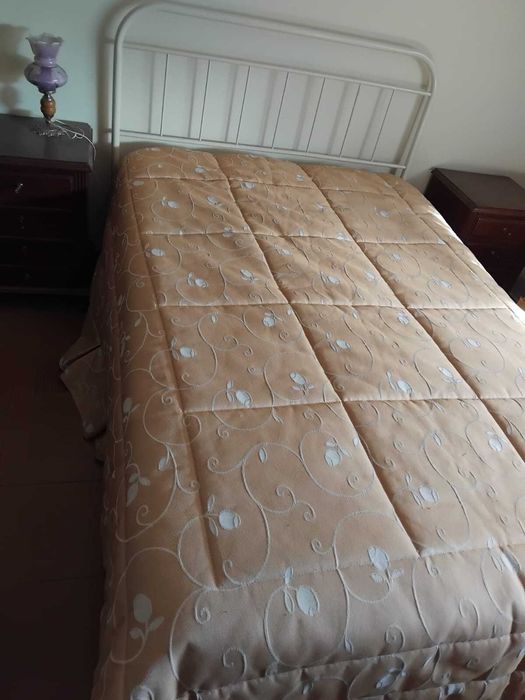 Cama com colchão