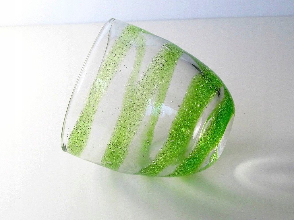 szkło artystyczne ciekawy szklany wazon