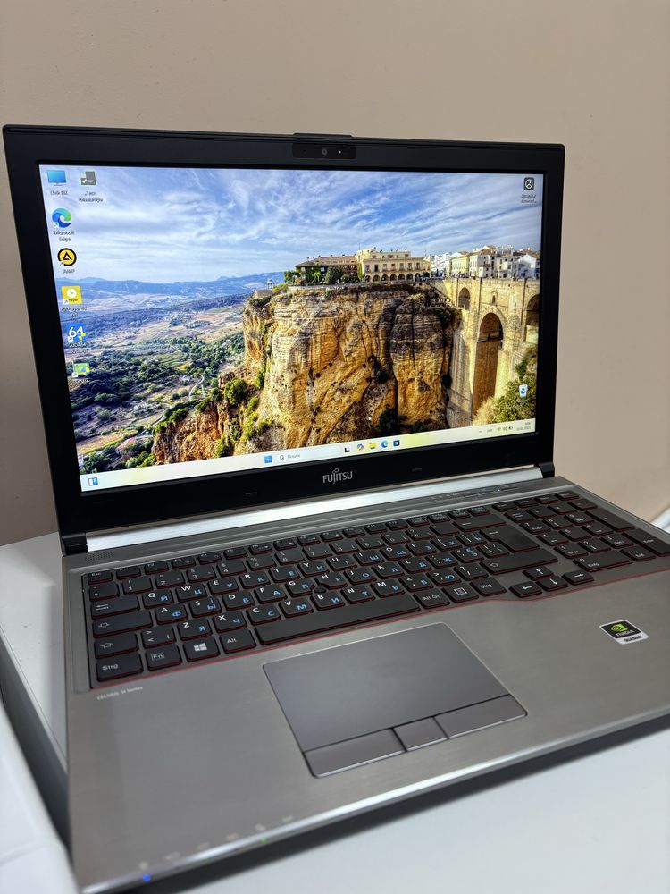 Ноутбук Fujitsu celsius h760