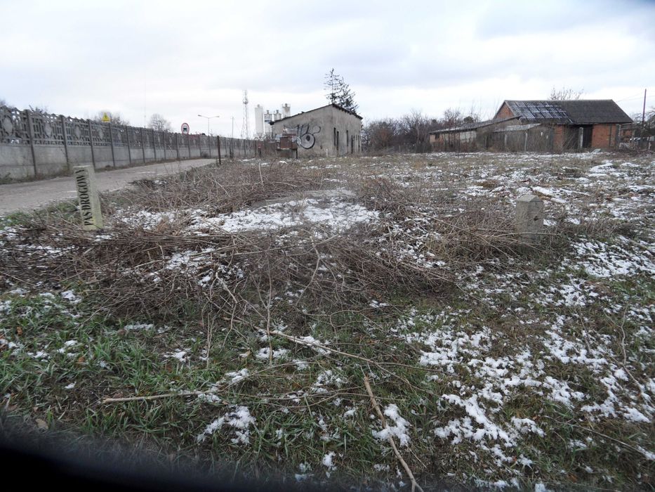 Działka budowlano usługowa przy ul. Warszawskiej .