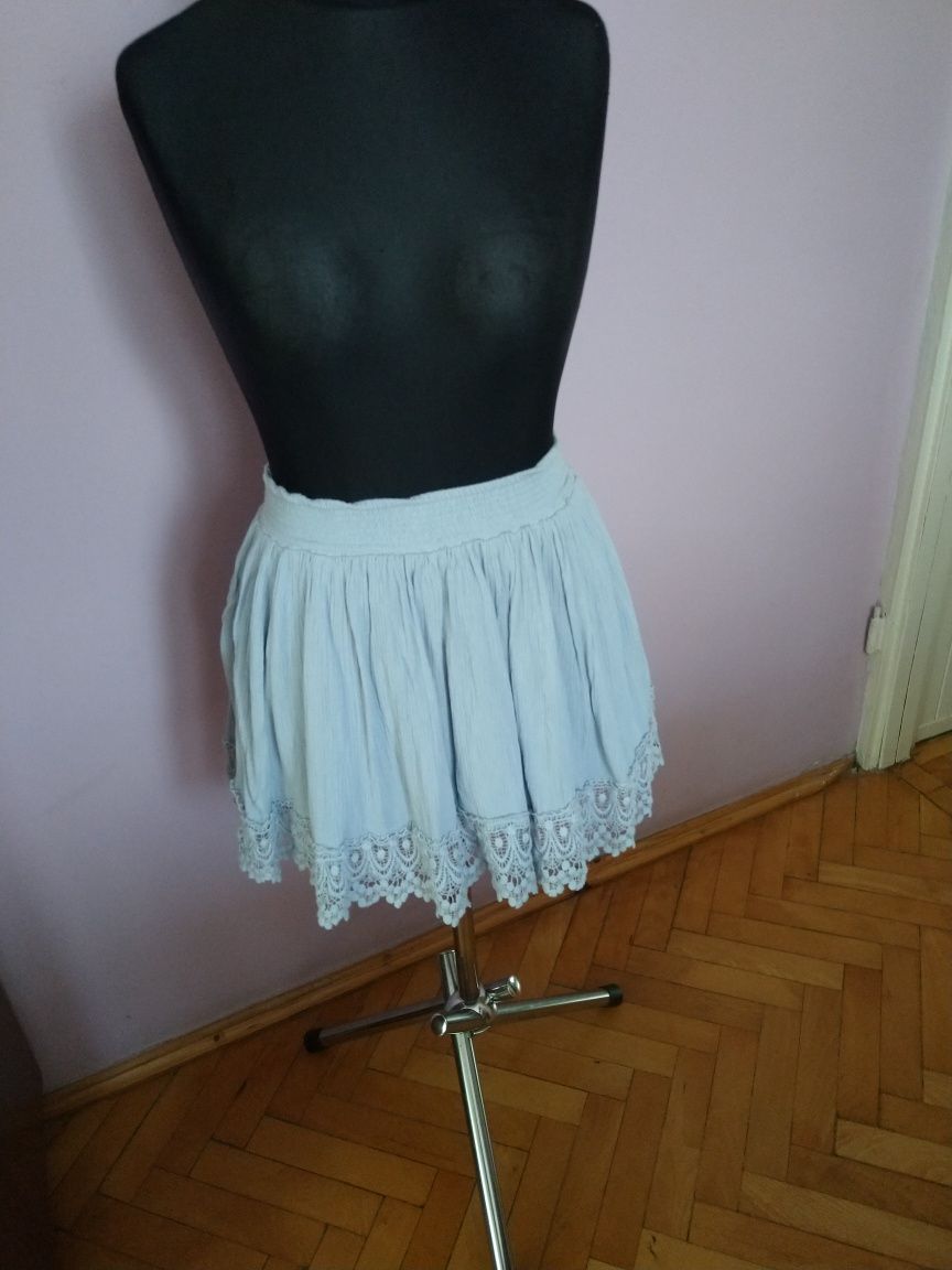 Spódniczka mini Sinsay S z gipiura ma dole