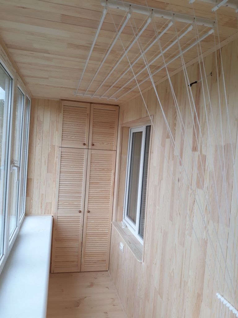 Обшивка балкона деревянной и пластиковой вагонкой  , шкаф на балкон