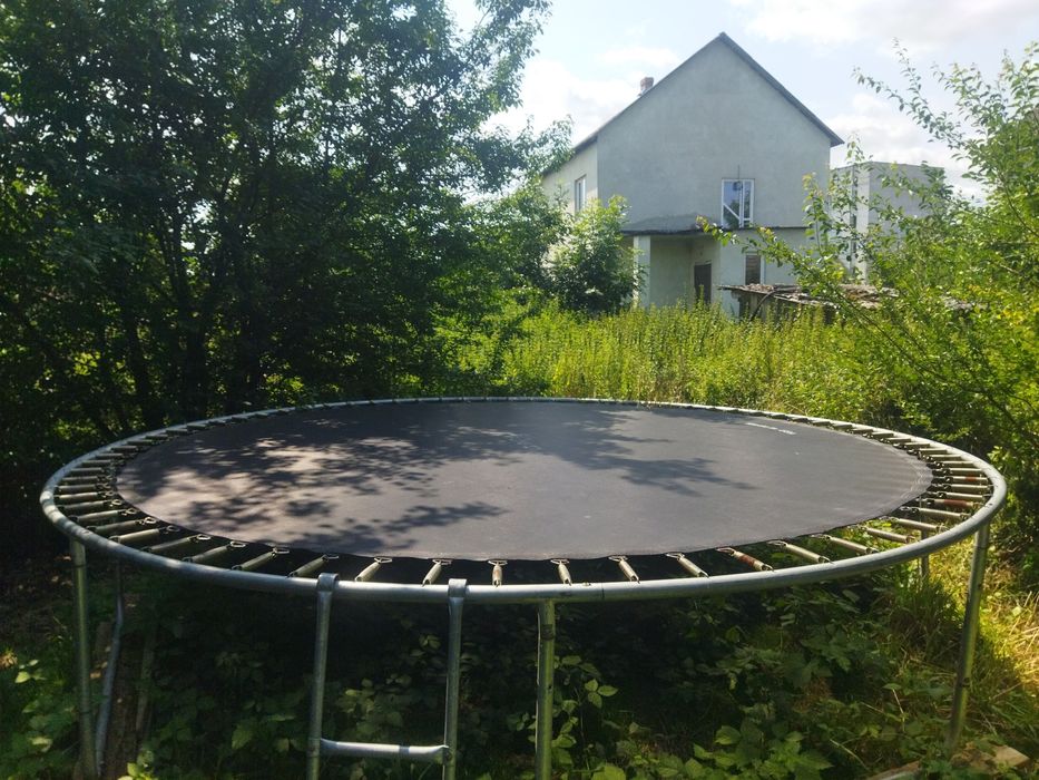 Батут 3,6 м ( з більших)