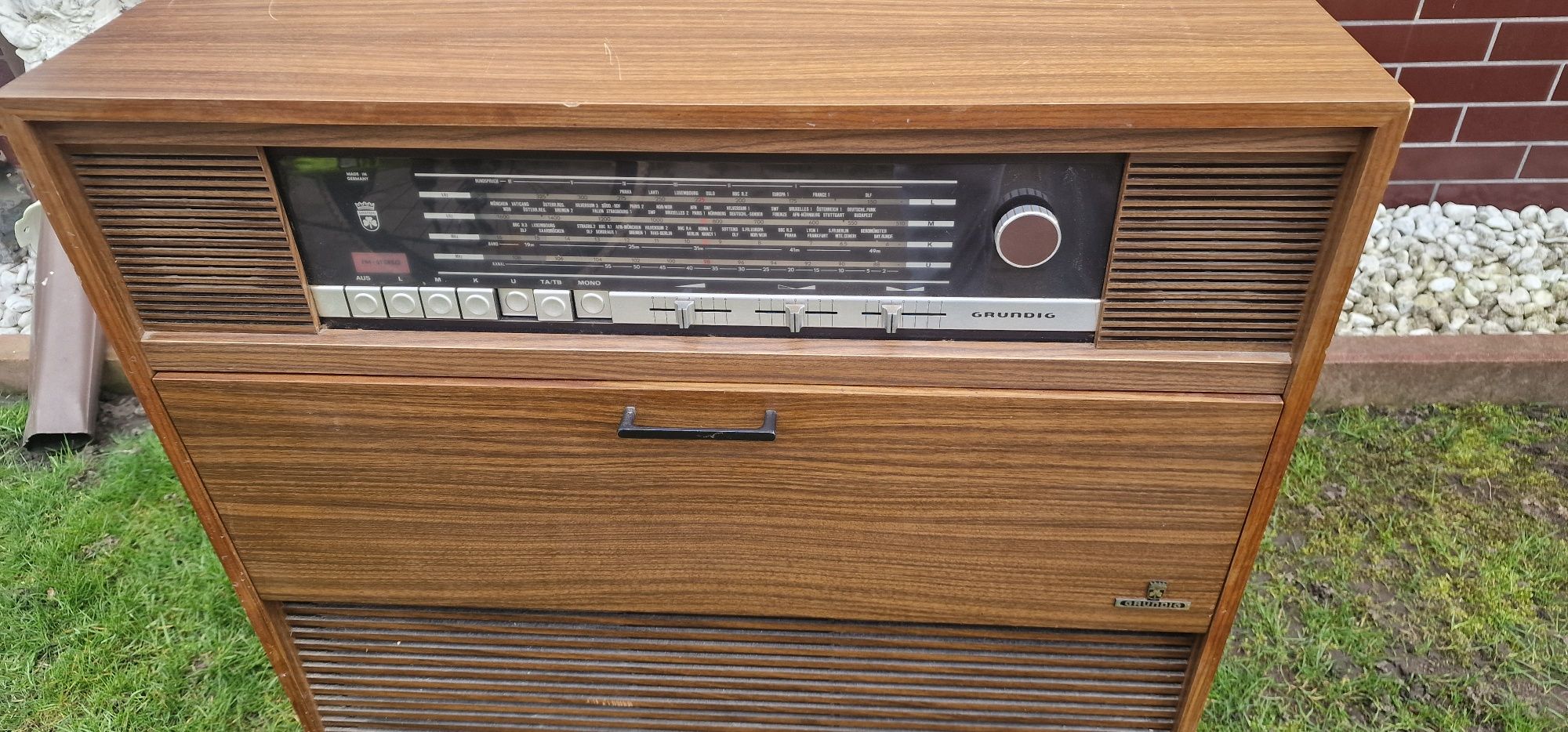 Grundig radiola komoda szafa grająca gramofon radio vintage