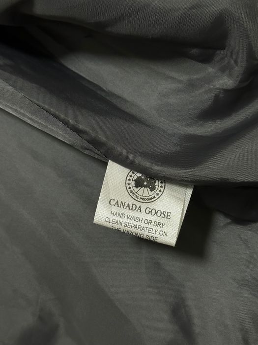 Жилетка Canada Goose М-Л размер серая
