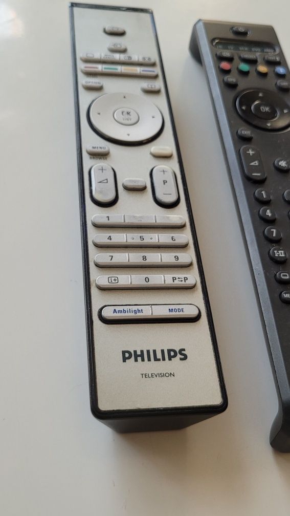 Pilot TV Ambilight Philips Televison RC4401